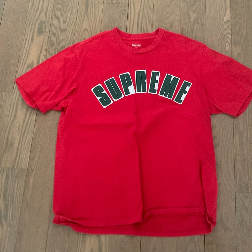 Supreme T-Shirt.